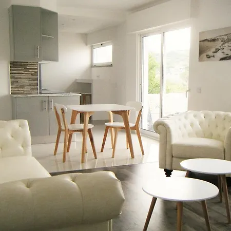 Sea View Old Town Center Apartment *